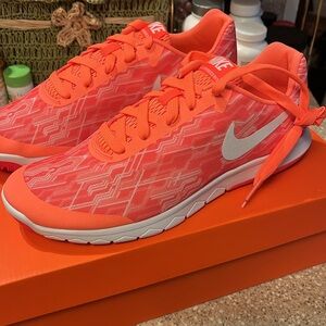 Nike Women’s Neon Orange size 9 Tennis Shoes (without box)